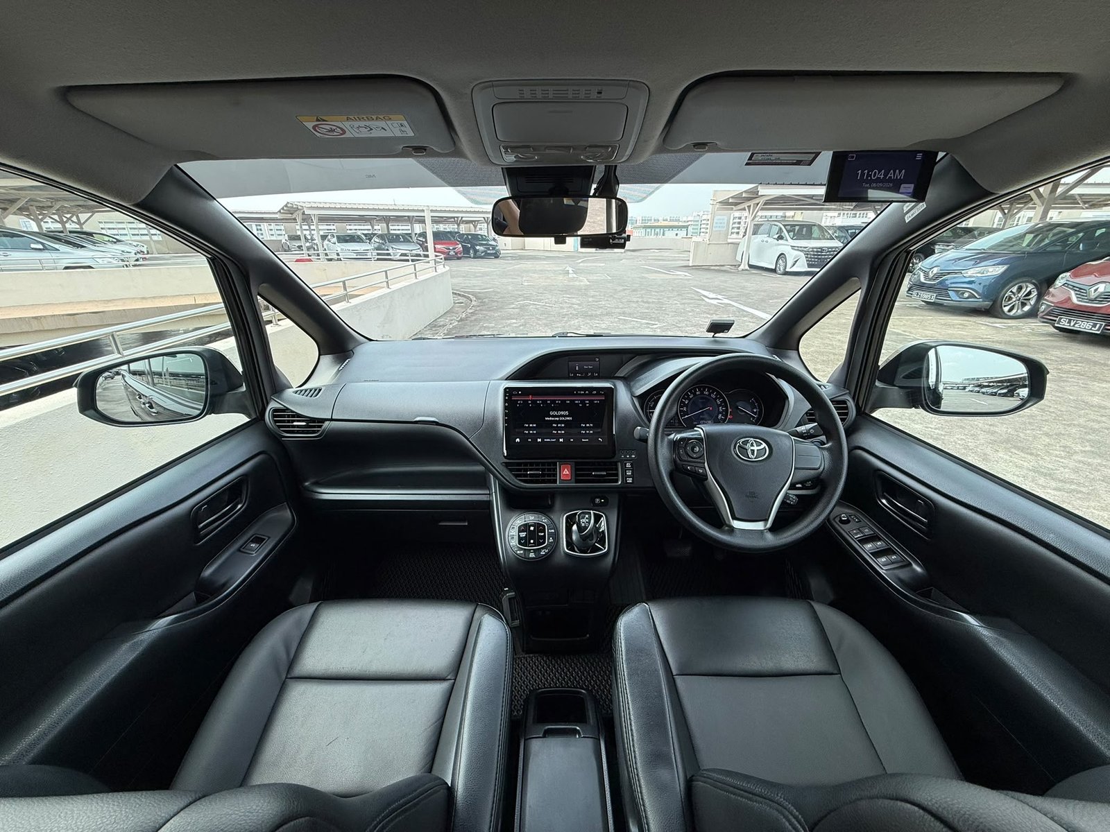 Toyota Noah Hybrid 1.8 X photo 6